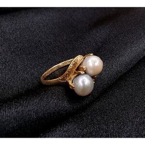 18K Solid Gold Ring With Twin Pearls & Intricate Detailing